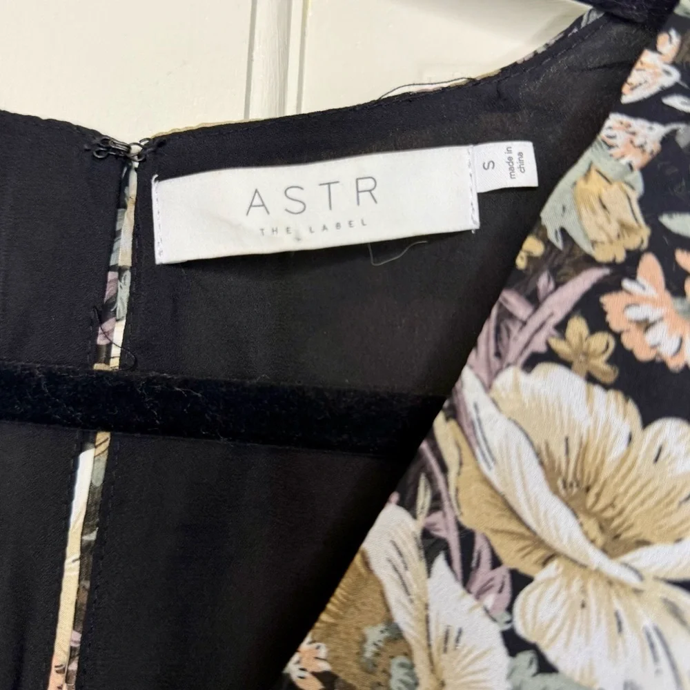 ASTR the Label Raleigh Midi Dress in Black Multi Floral, Size S